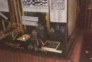 Murmeln im Schaufenster