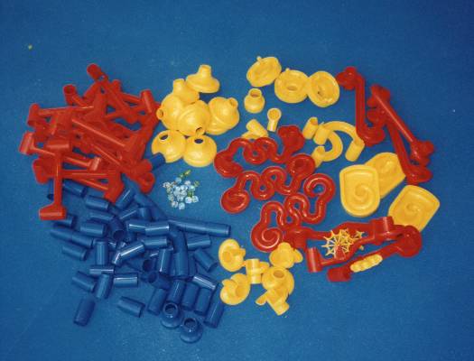 Bauteile einer Cascade-Murmelbahn