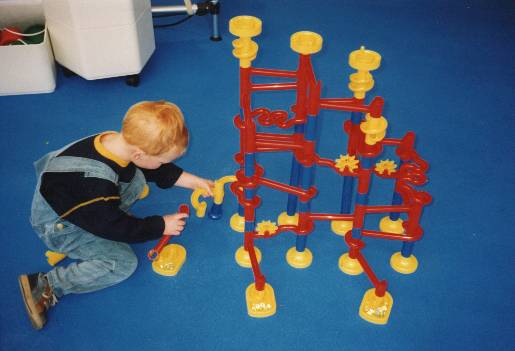 Tobias baut mit Cascade