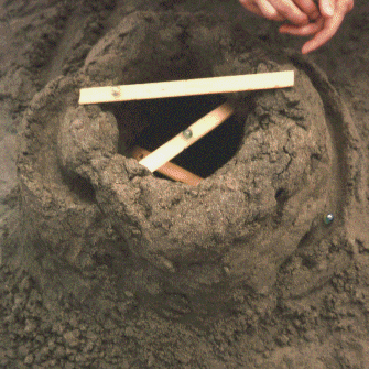 Animation: Flut vernichtet Murmelbahn